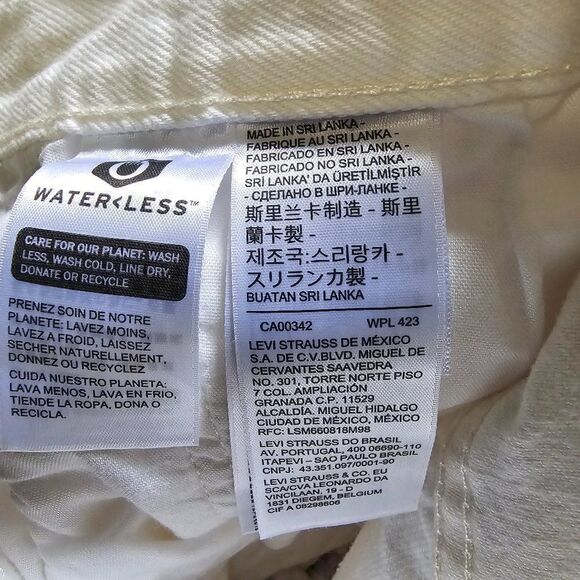 NWT LEVI'S PREMUIM WHITE RAW HEM DESTROYED SHORTS SIZE 31 WOMENS - Picture 11 of 13